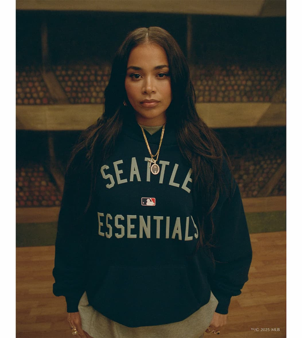 Essentials Hoodie vs Sweatshirt: What to Choose (Fit, Warmth & Styling)