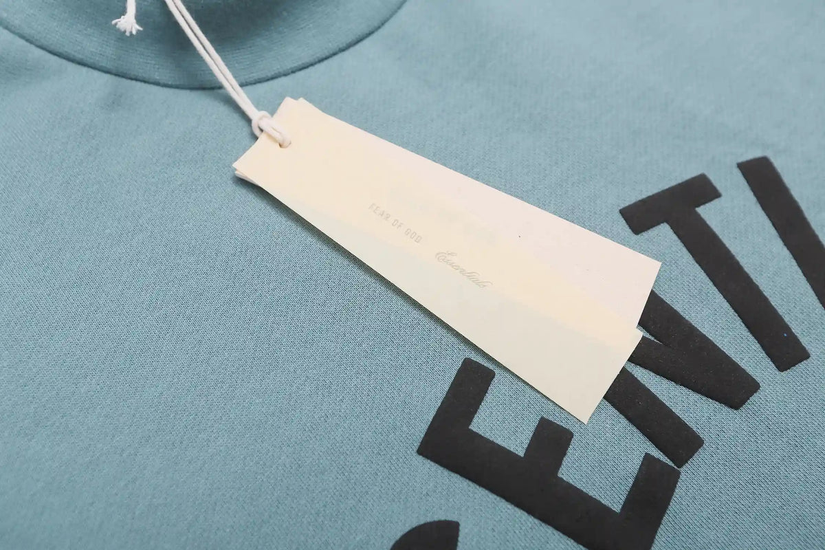 Essentials Sweatshirt in Coastal Blue – Off-Duty Edit